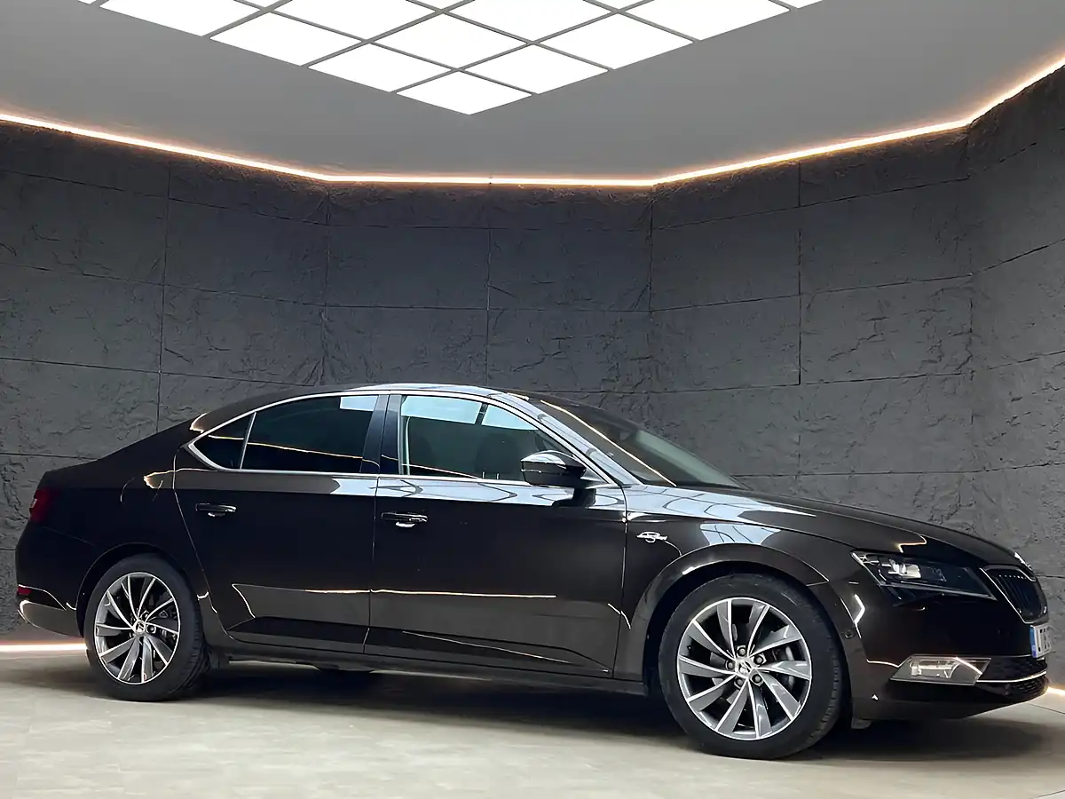 Used 2018 Skoda Superb Laurin & Klement Magnetic Brown - Interior and Exterior details 6