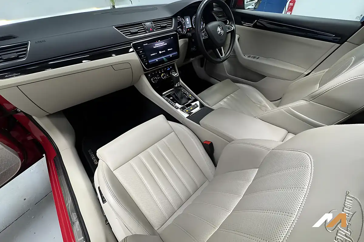 Used 2018 Skoda Superb Laurin & Klement Velvet Red - Interior and Exterior details 13