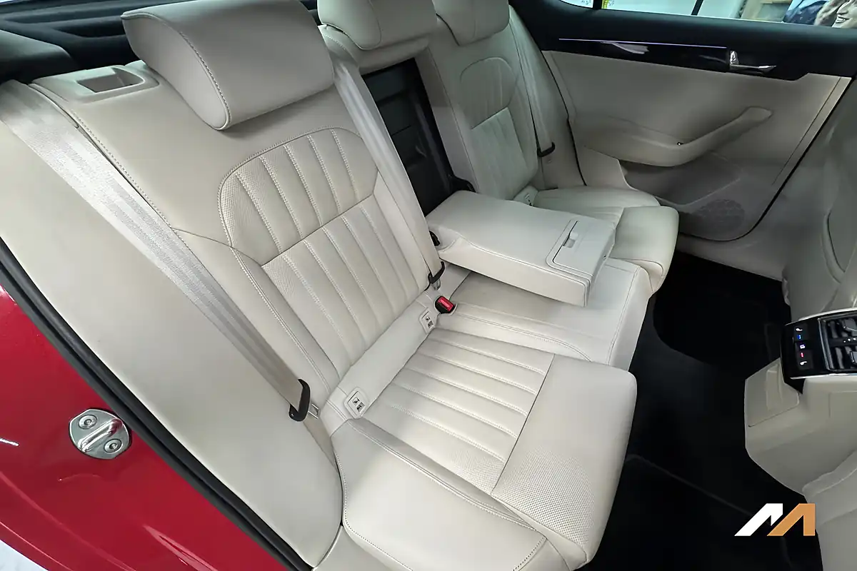 Used 2018 Skoda Superb Laurin & Klement Velvet Red - Interior and Exterior details 16
