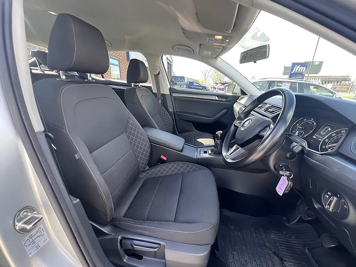 Used 2018 Skoda Superb S Brilliant Silver Metallic - Interior and Exterior details 3