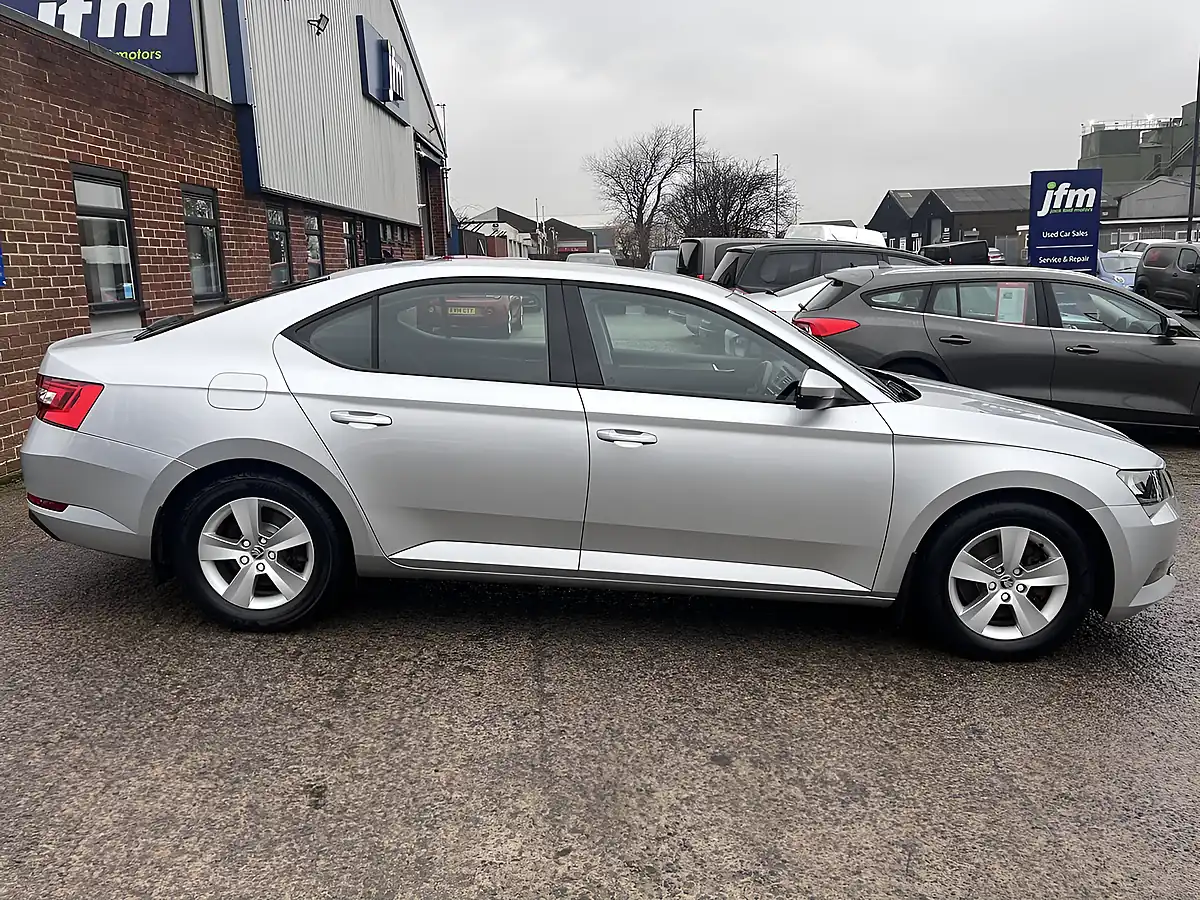 Used 2018 Skoda Superb S Brilliant Silver Metallic - Interior and Exterior details 5