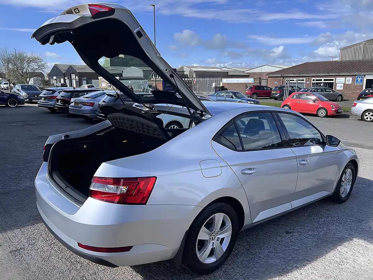 Used 2018 Skoda Superb S Brilliant Silver Metallic - Interior and Exterior details 18