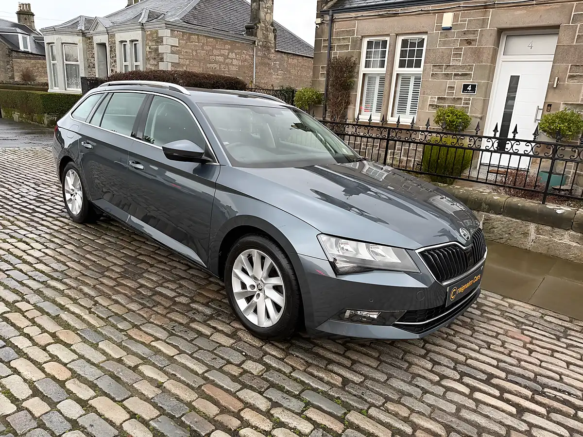 Used 2018 Skoda Superb Se Grey - Interior and Exterior details 4
