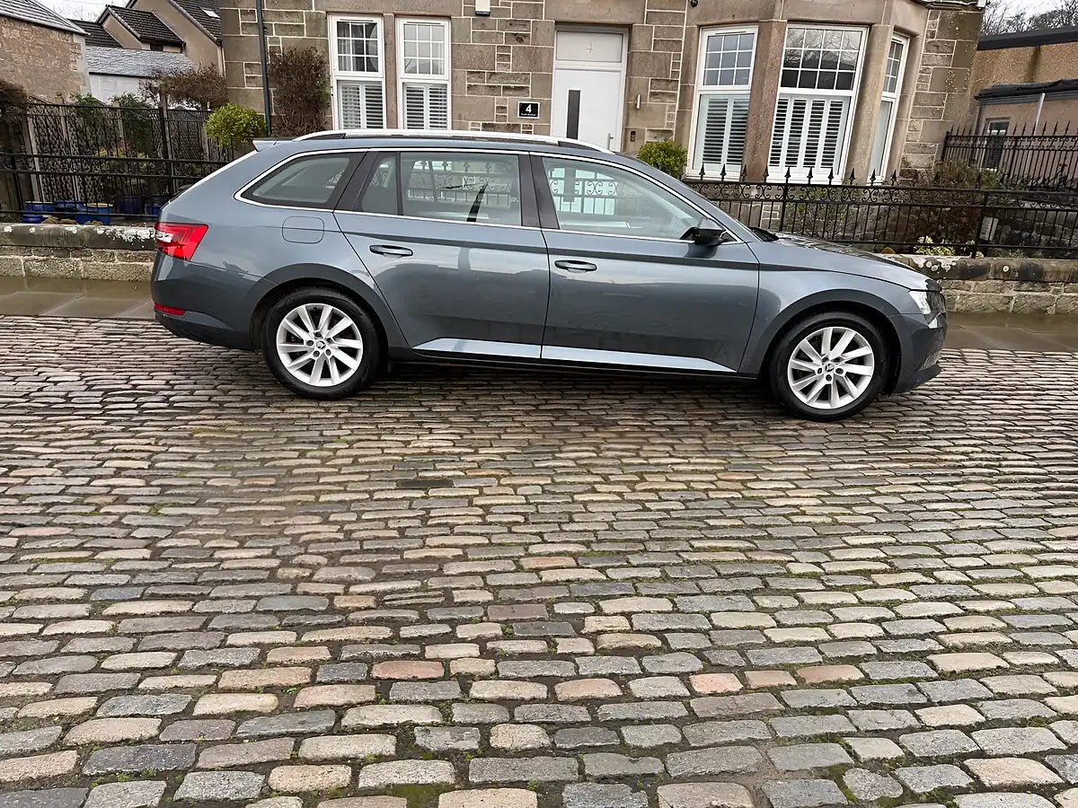 Used 2018 Skoda Superb Se Grey - Interior and Exterior details 5