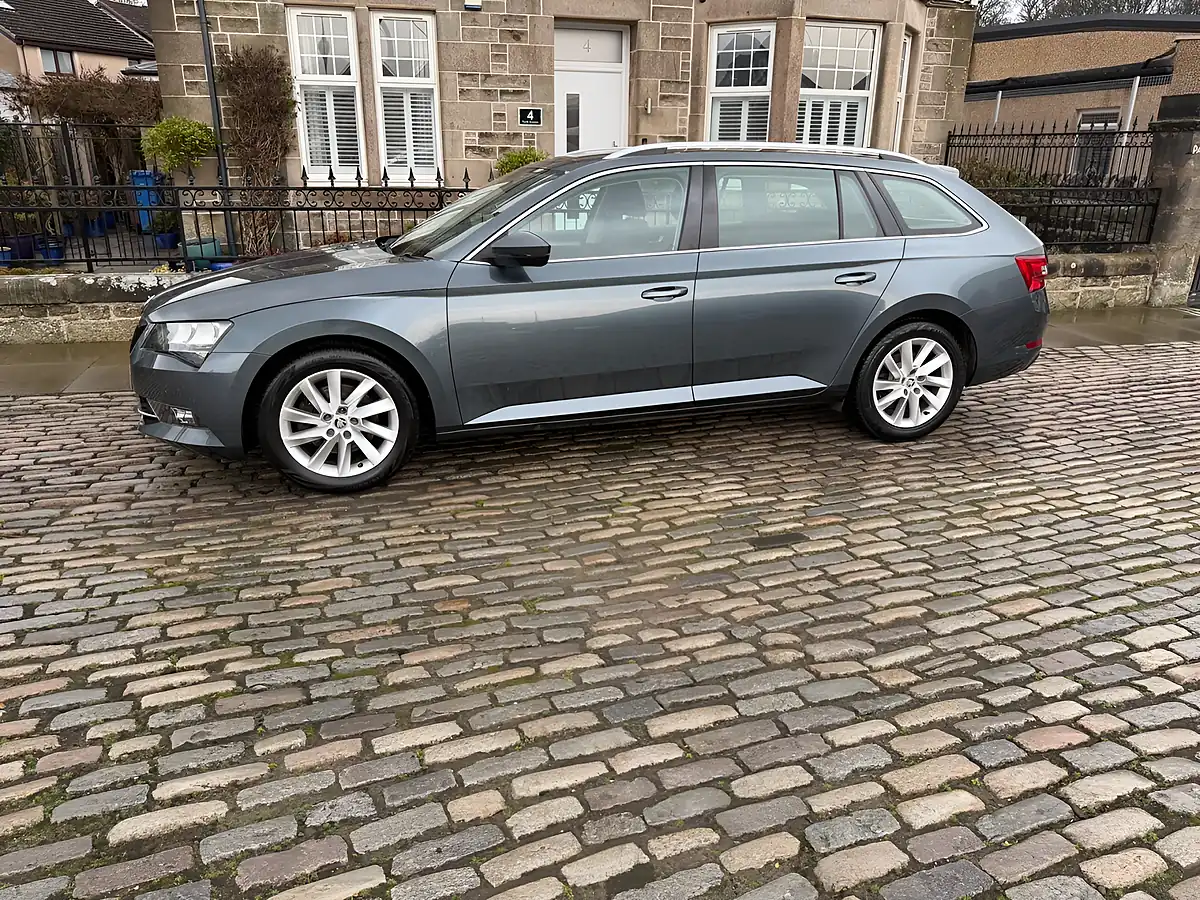 Used 2018 Skoda Superb Se Grey - Interior and Exterior details 7
