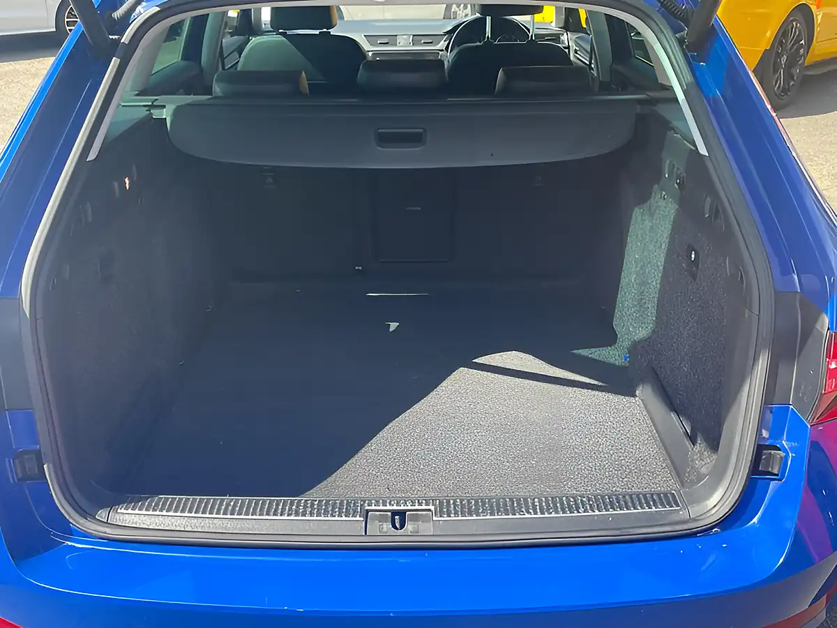 Used 2018 Skoda Superb Se L Executive Blue - Interior and Exterior details 13