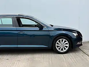 Used 2018 Skoda Superb Se Petrol Blue - Interior and Exterior details 11