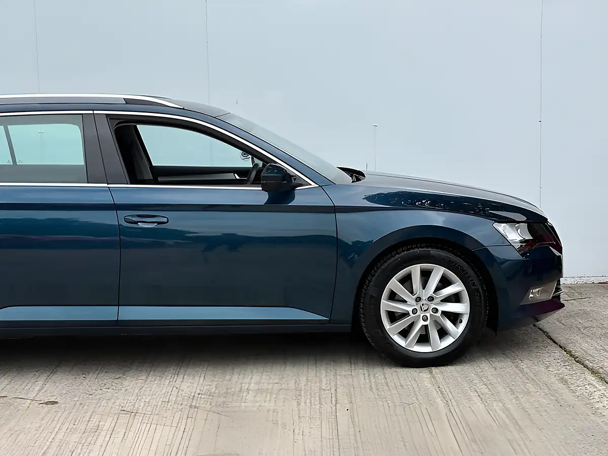 Used 2018 Skoda Superb Se Petrol Blue - Interior and Exterior details 11