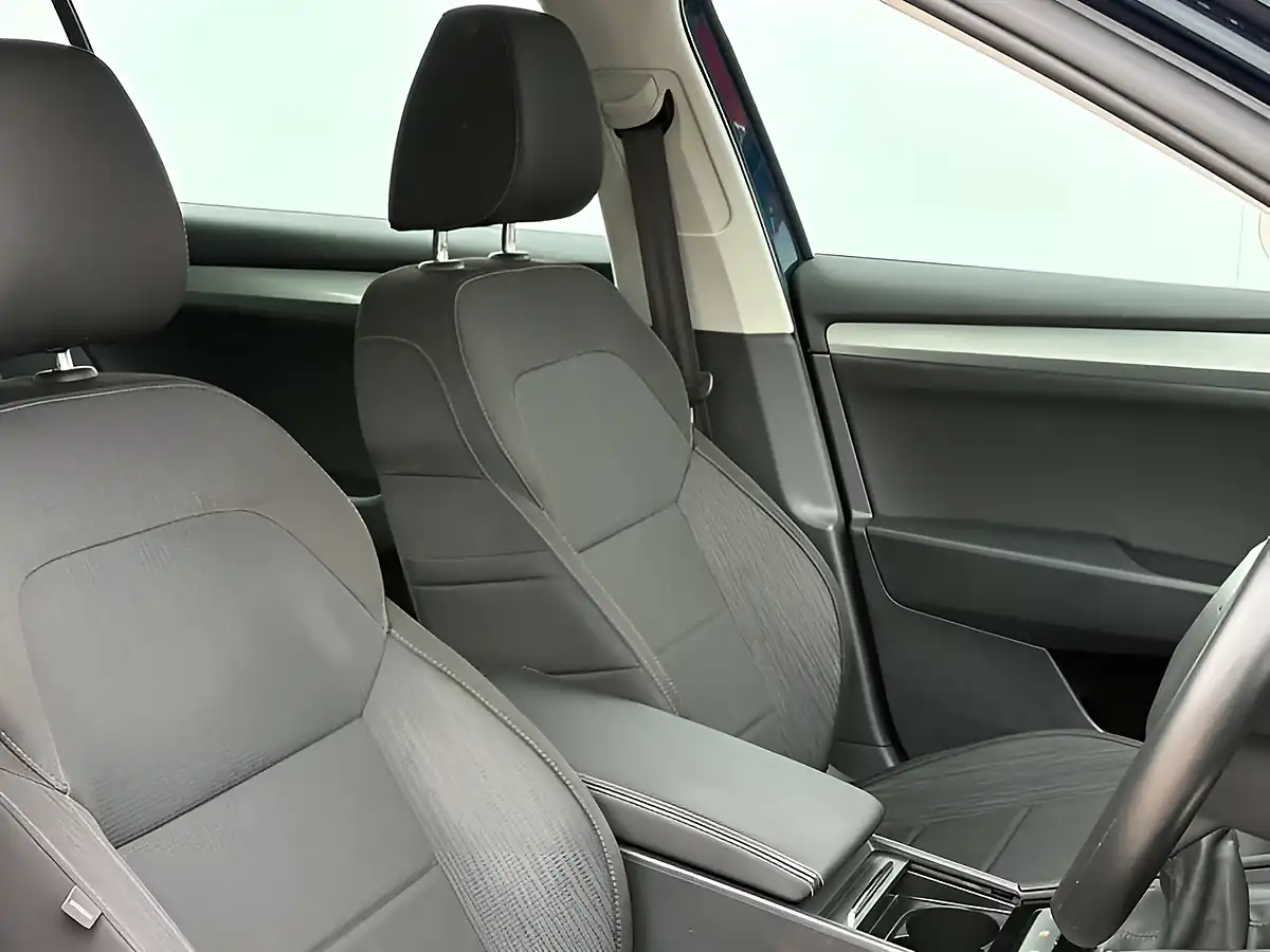 Used 2018 Skoda Superb Se Petrol Blue - Interior and Exterior details 14