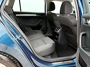 Used 2018 Skoda Superb Se Petrol Blue - Interior and Exterior details 17