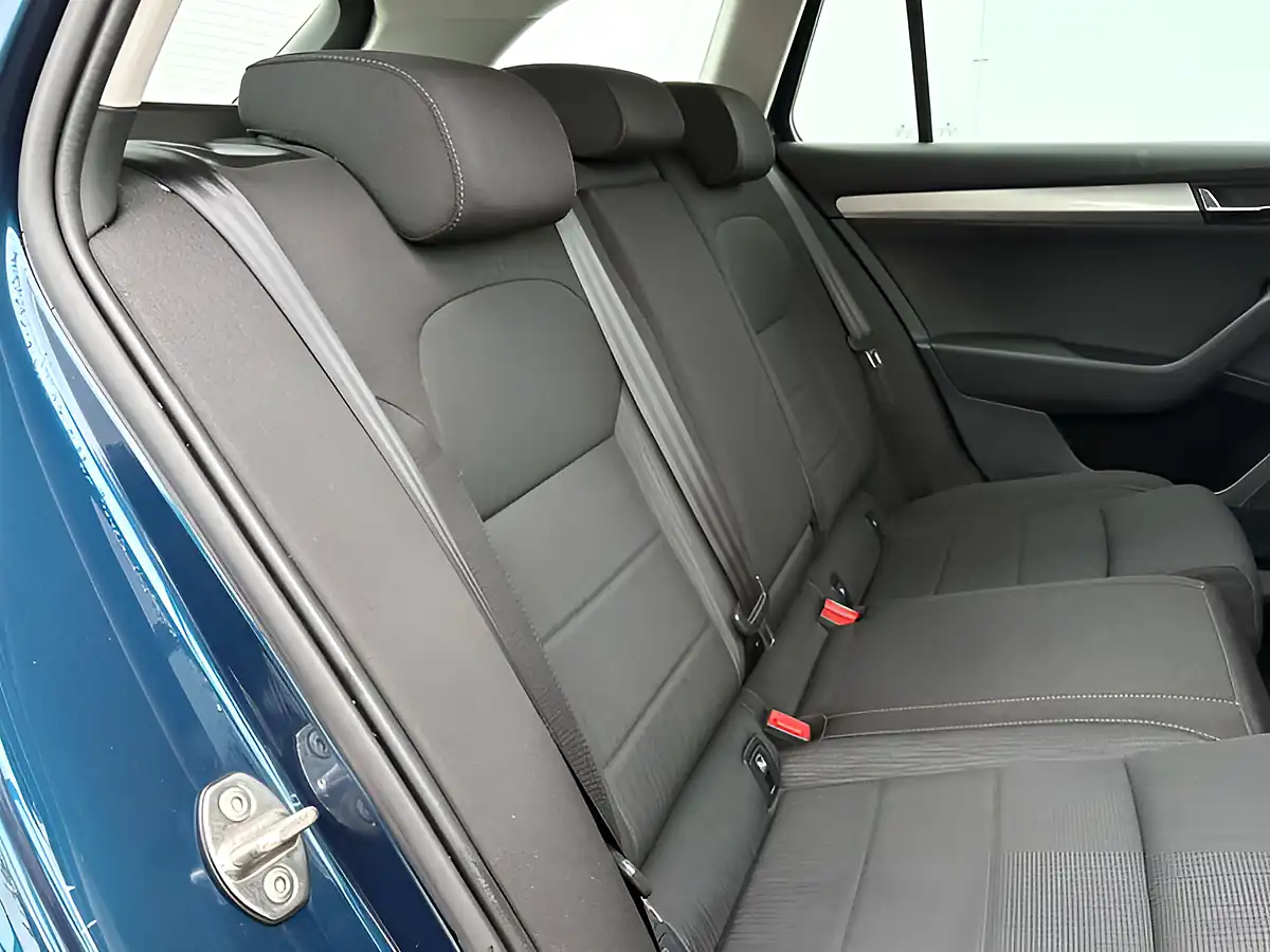 Used 2018 Skoda Superb Se Petrol Blue - Interior and Exterior details 19