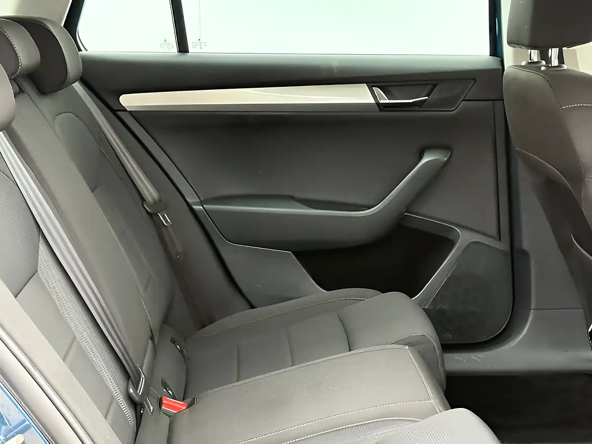 Used 2018 Skoda Superb Se Petrol Blue - Interior and Exterior details 20