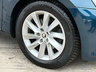 Used 2018 Skoda Superb Se Petrol Blue - Interior and Exterior details 9