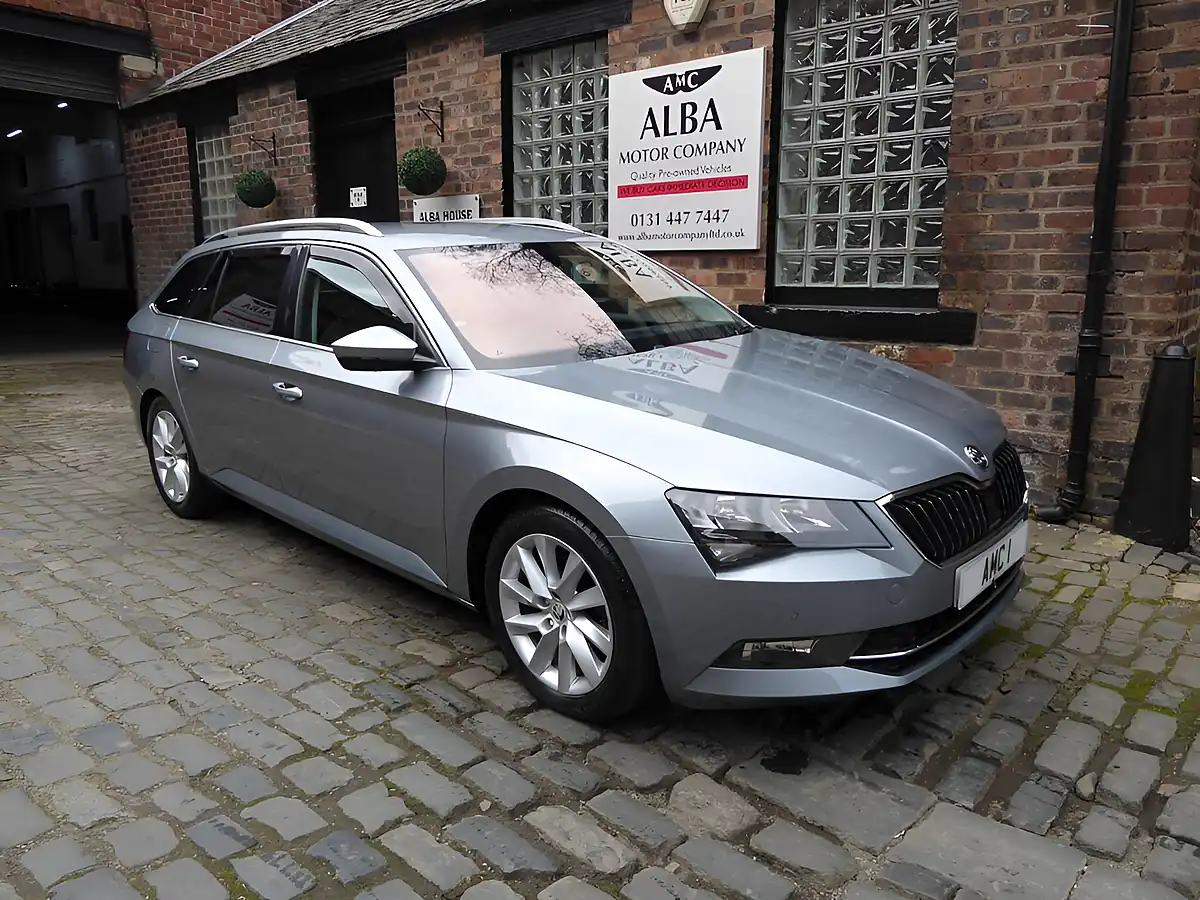 Used 2018 Skoda Superb Se Technology Grey - Front View