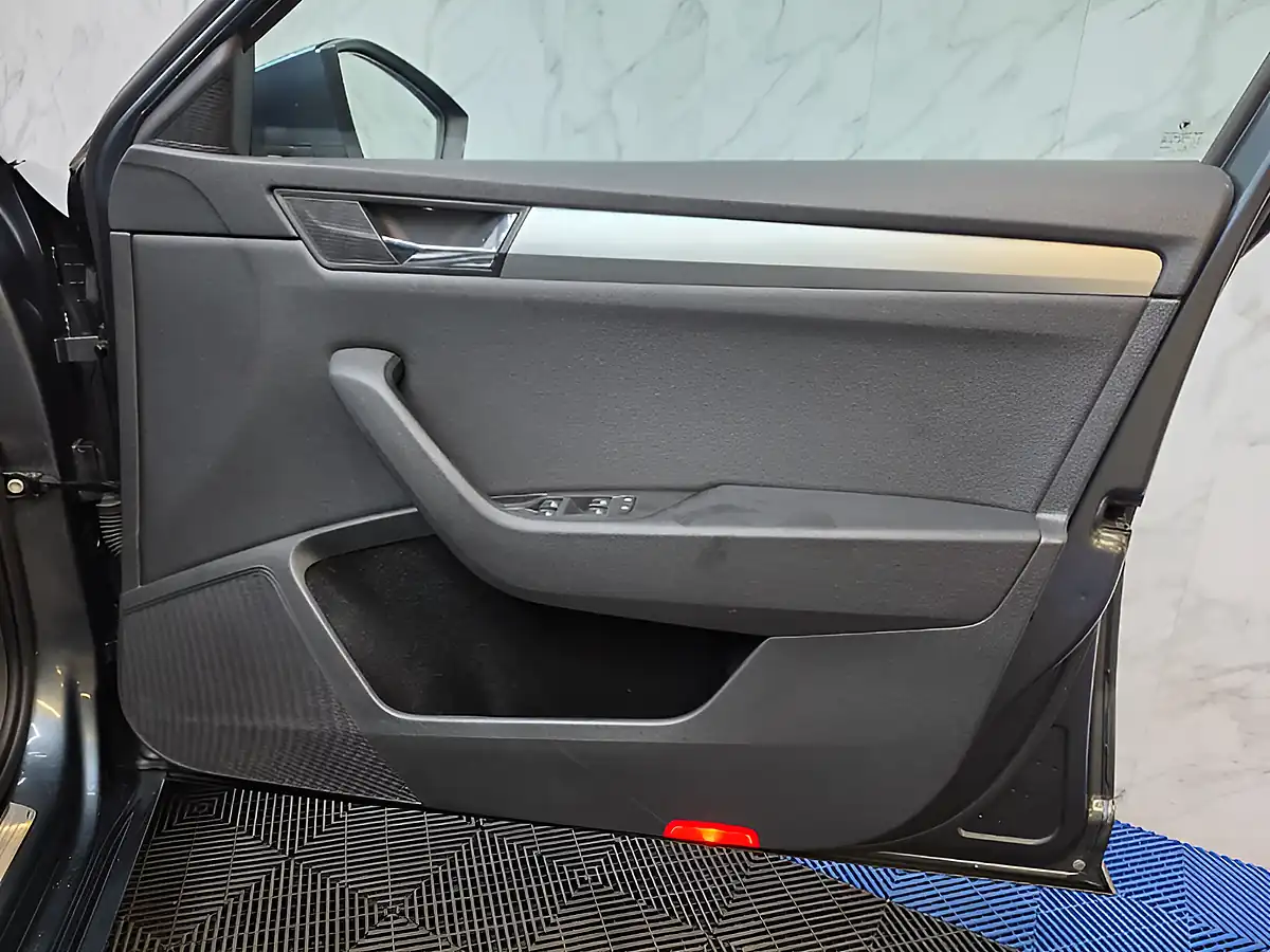 Used 2018 Skoda Superb Se Technology Grey - Interior and Exterior details 17