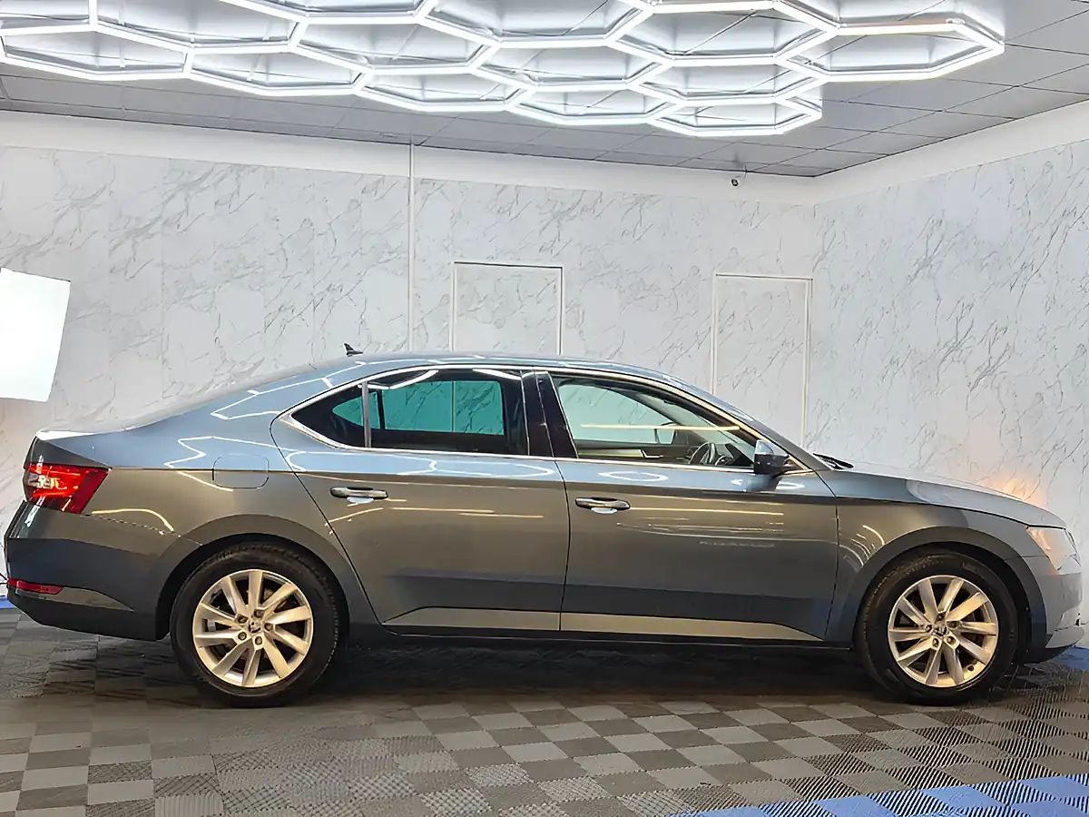 Used 2018 Skoda Superb Se Technology Grey - Interior and Exterior details 9