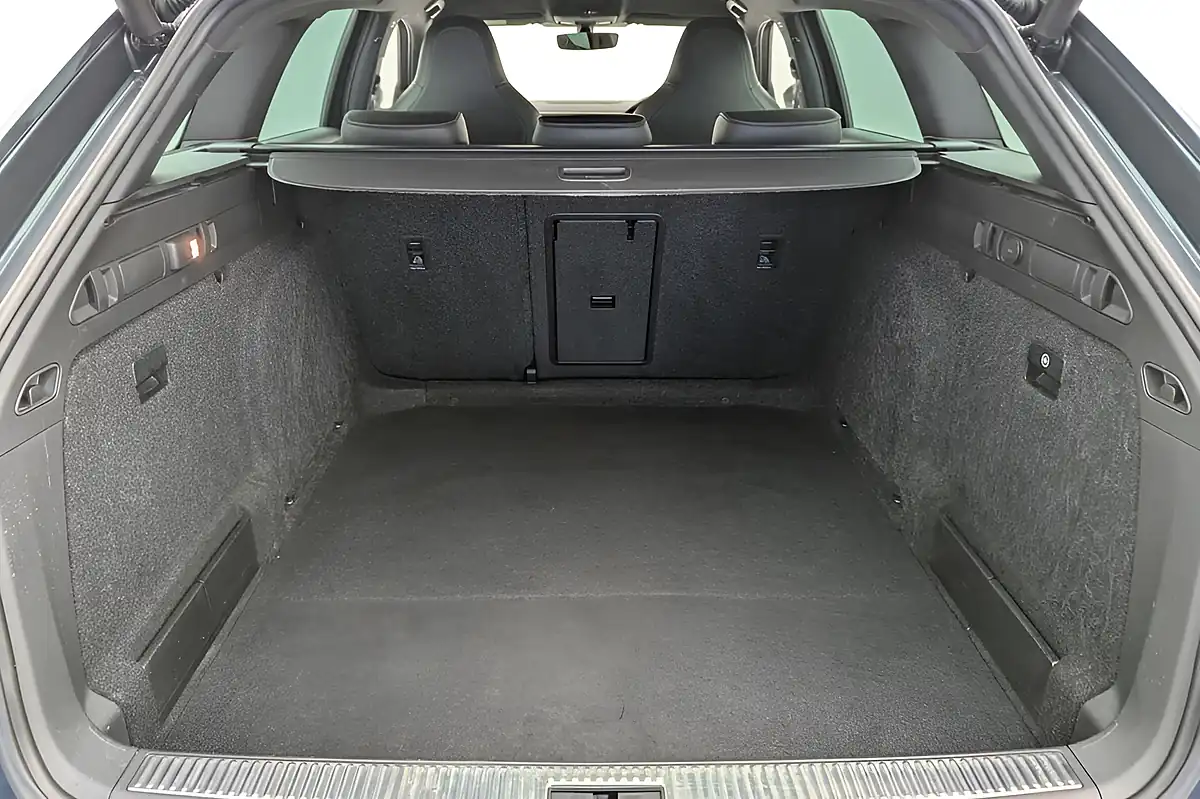 Used 2018 Skoda Superb Sportline Grey - Interior and Exterior details 17