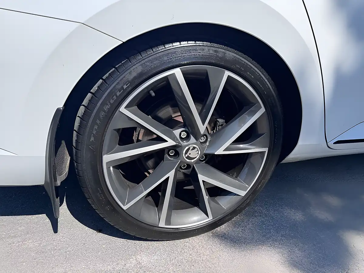 Used 2018 Skoda Superb Sportline White - Interior and Exterior details 10