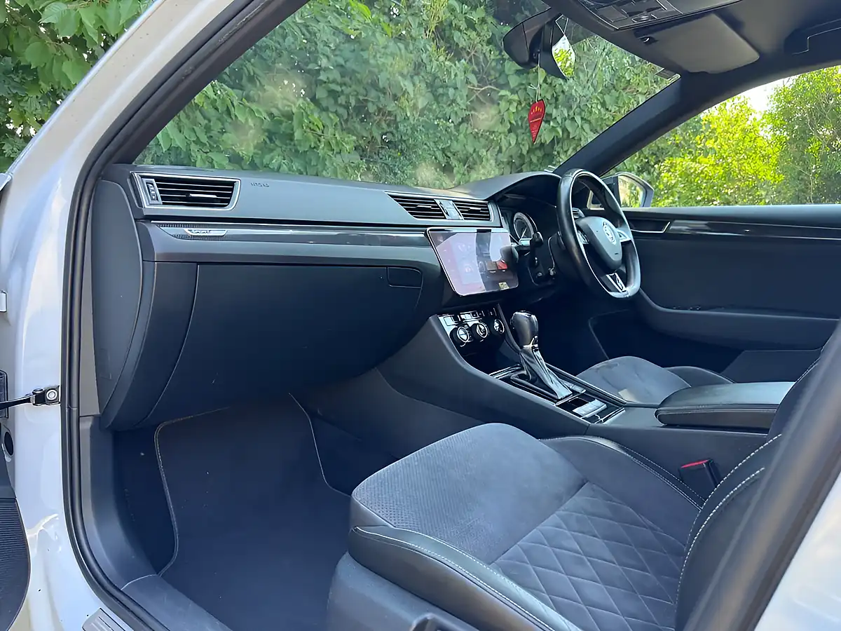 Used 2018 Skoda Superb Sportline White - Interior and Exterior details 13