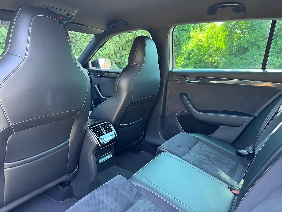 Used 2018 Skoda Superb Sportline White - Interior and Exterior details 18