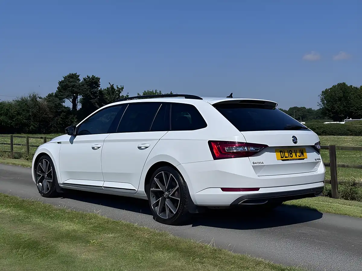 Used 2018 Skoda Superb Sportline White - Interior and Exterior details 4