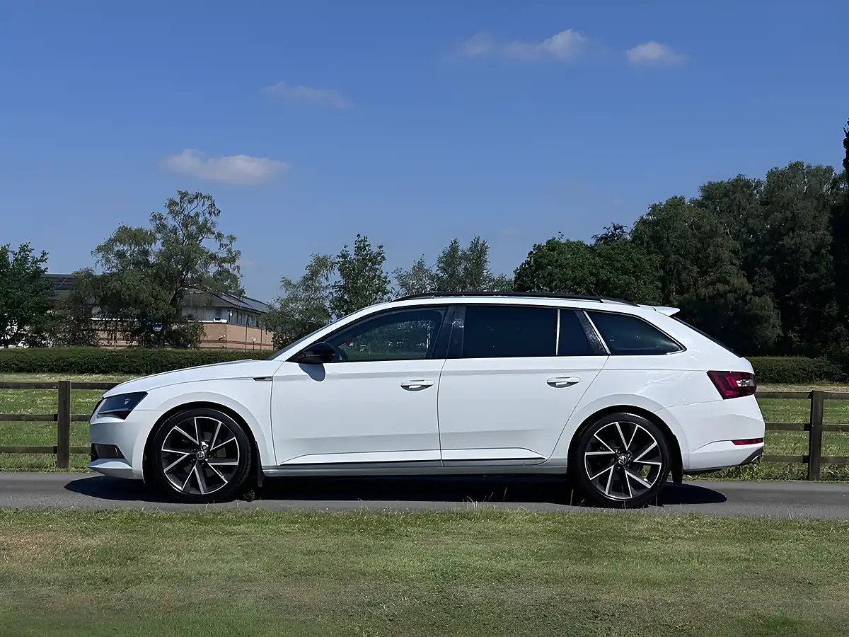 Used 2018 Skoda Superb Sportline White - Interior and Exterior details 5