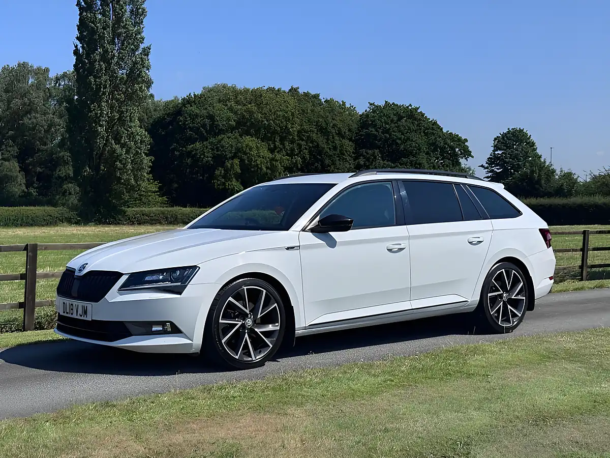 Used 2018 Skoda Superb Sportline White - Interior and Exterior details 6