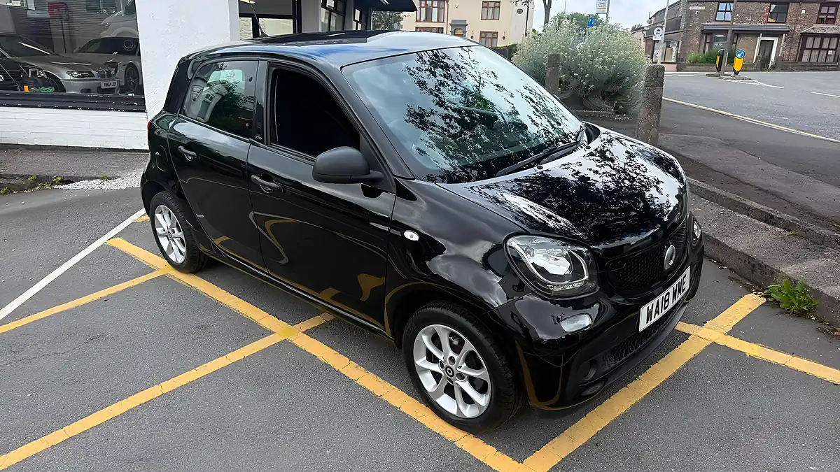 Used 2018 Smart Forfour Passion Black - Interior and Exterior details 11