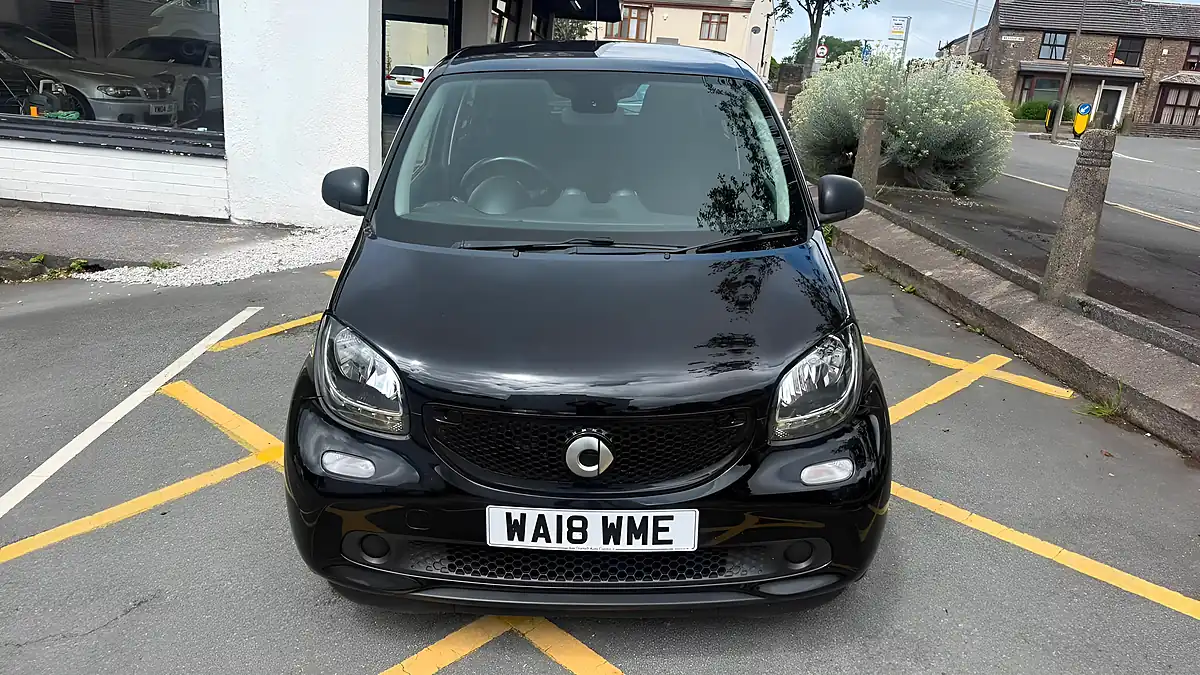 Used 2018 Smart Forfour Passion Black - Interior and Exterior details 12