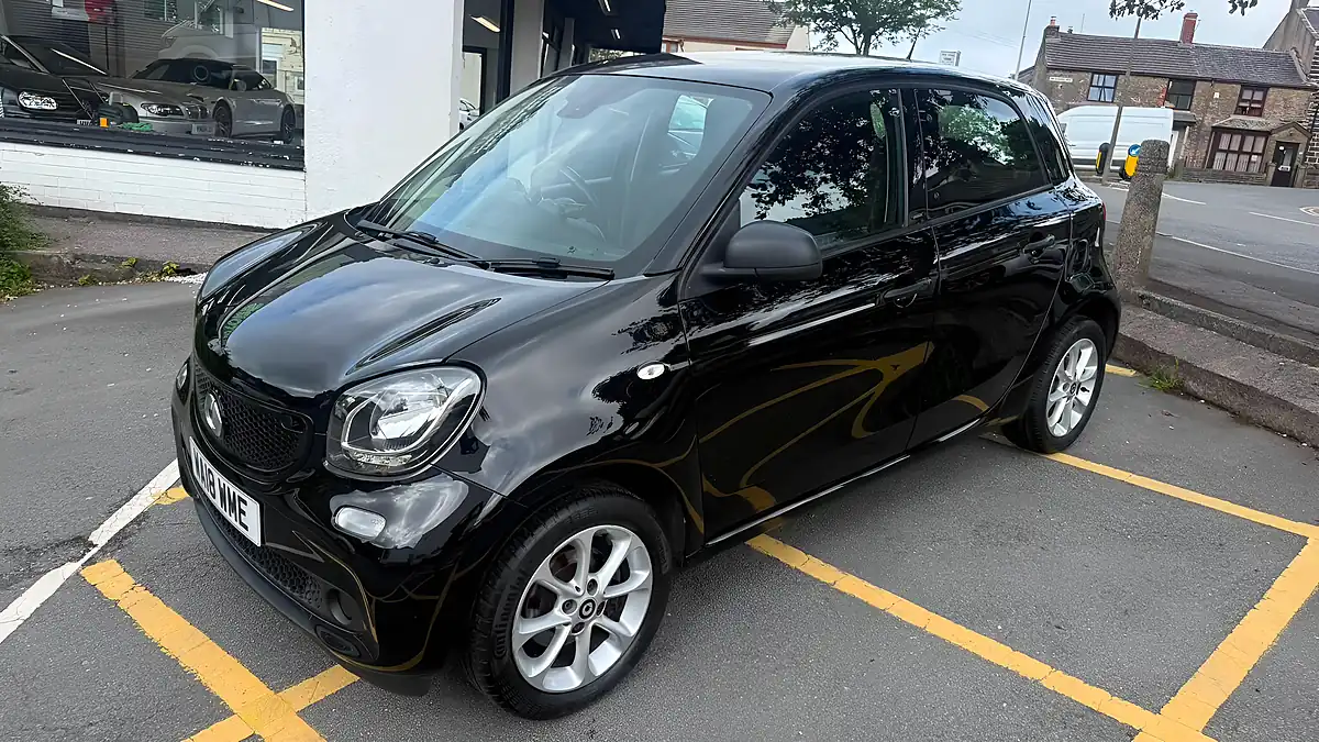 Used 2018 Smart Forfour Passion Black - Interior and Exterior details 13