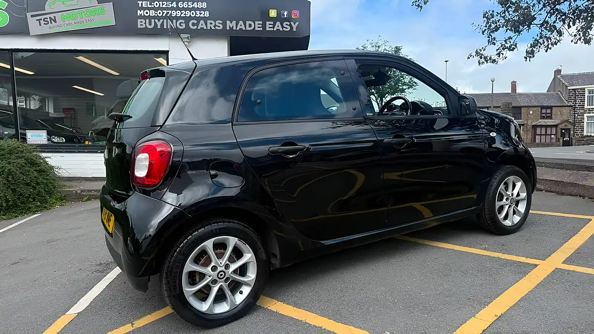 Used 2018 Smart Forfour Passion Black - Interior and Exterior details 14