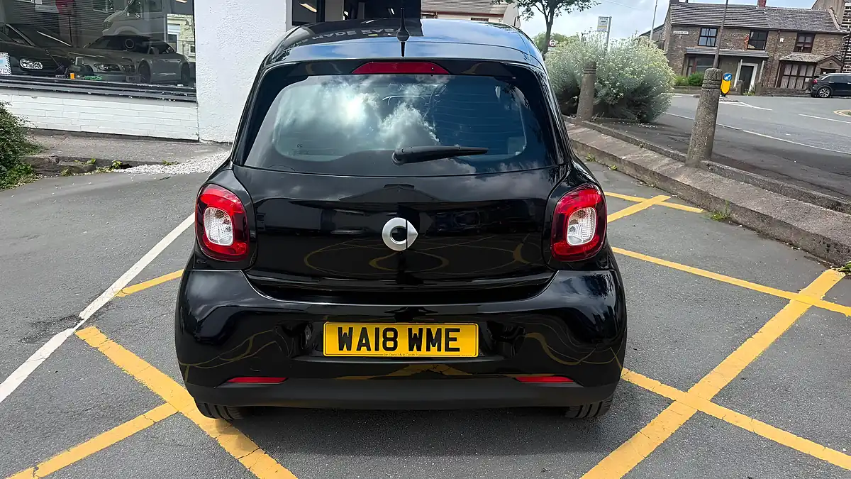 Used 2018 Smart Forfour Passion Black - Interior and Exterior details 15