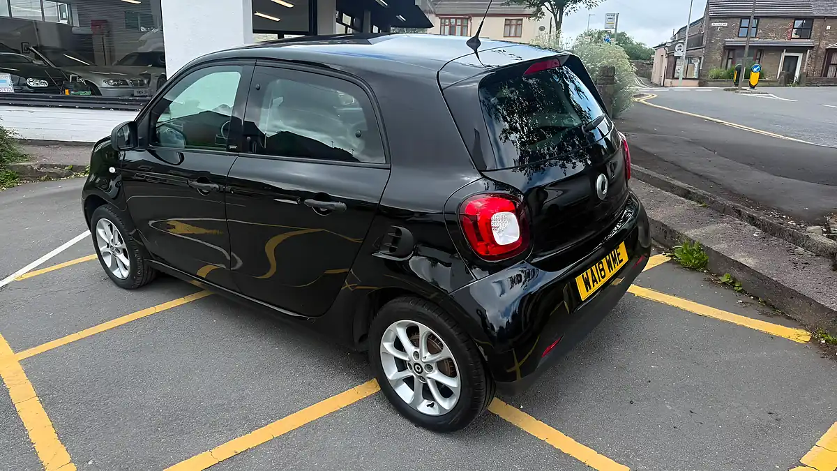 Used 2018 Smart Forfour Passion Black - Interior and Exterior details 16