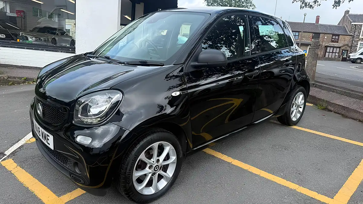 Used 2018 Smart Forfour Passion Black - Interior and Exterior details 3