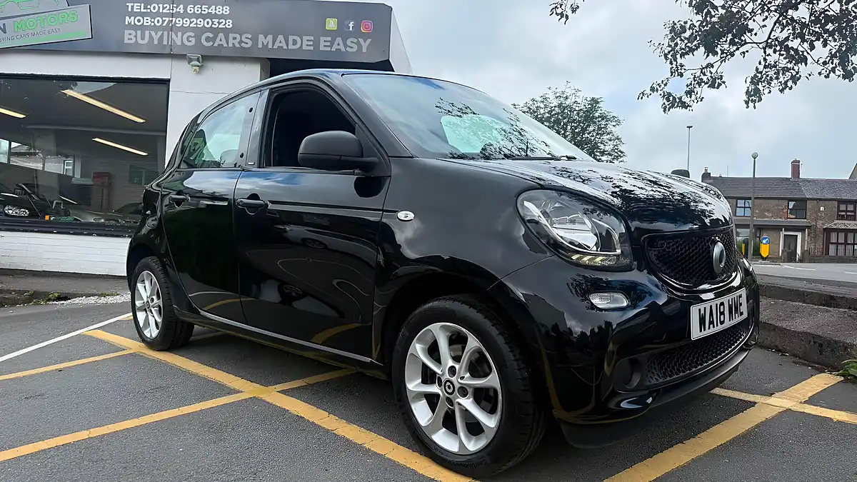 Used 2018 Smart Forfour Passion Black - Interior and Exterior details 5