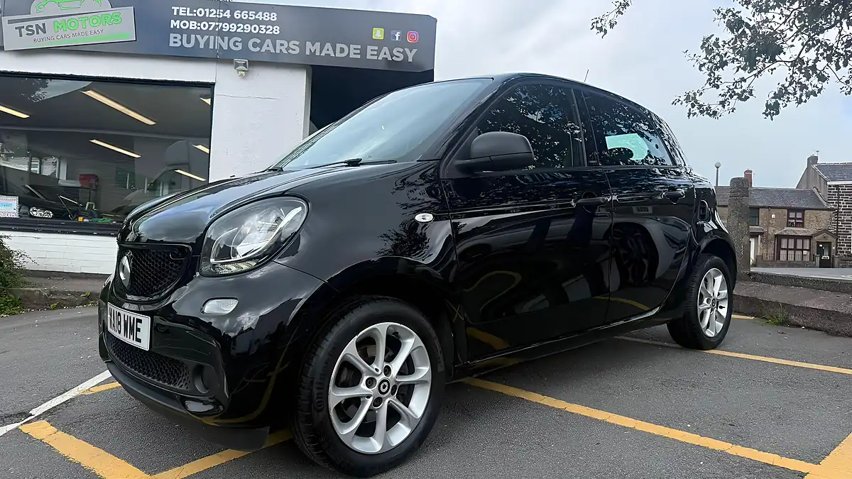 Used 2018 Smart Forfour Passion Black - Interior and Exterior details 7