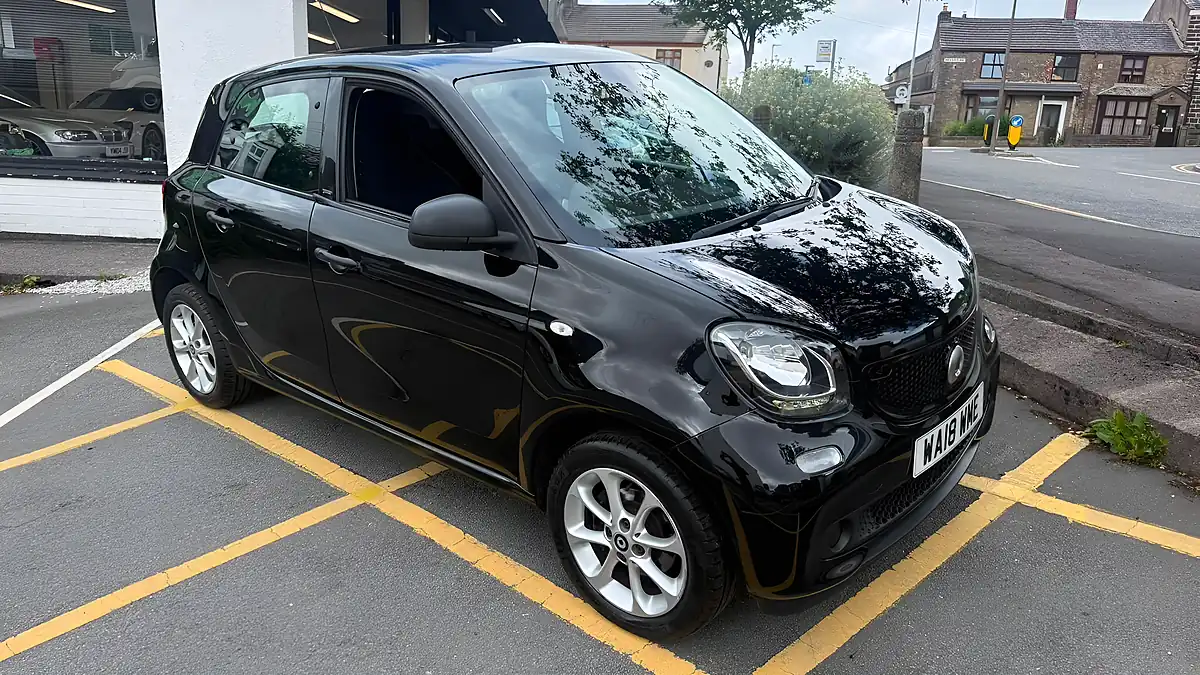 Used 2018 Smart Forfour Passion Black - Interior and Exterior details 8