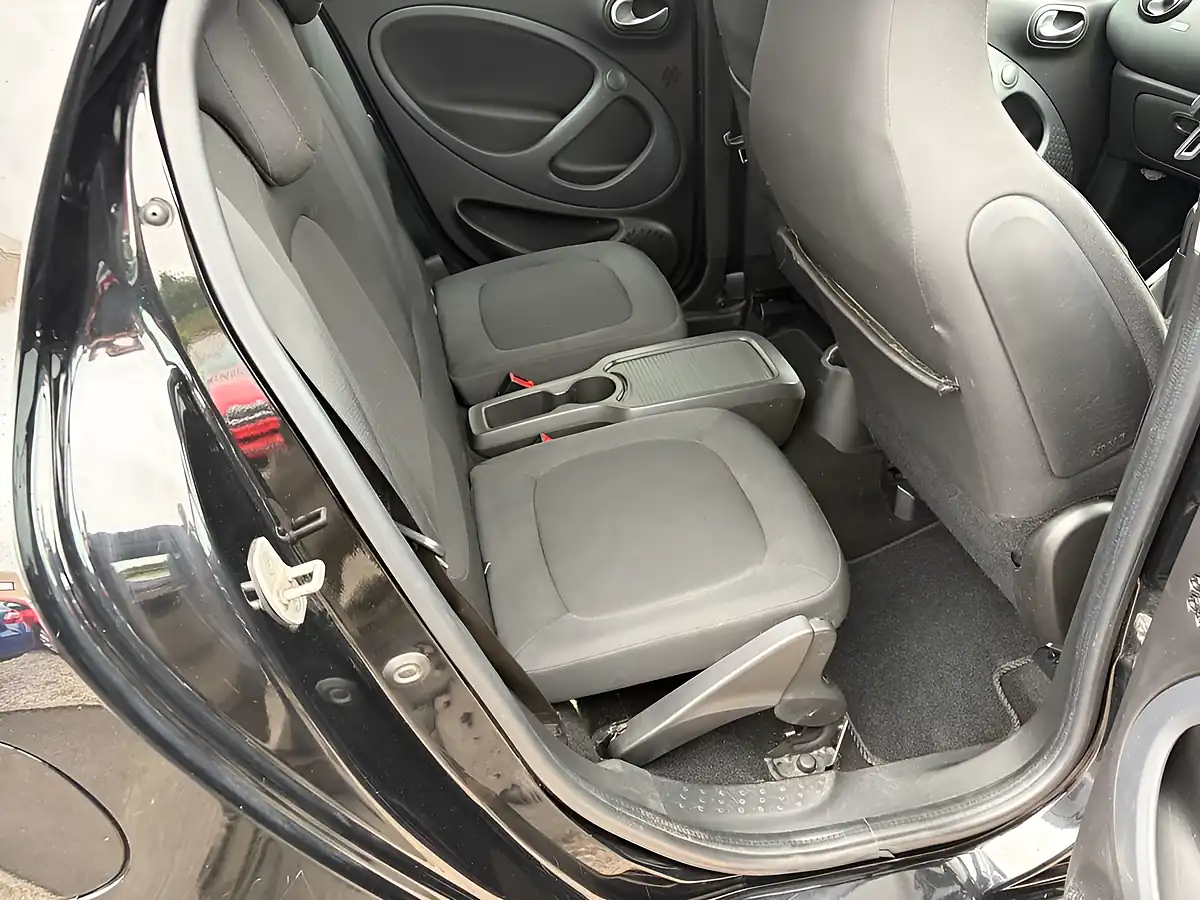 Used 2018 Smart Forfour Passion Black - Interior and Exterior details 11