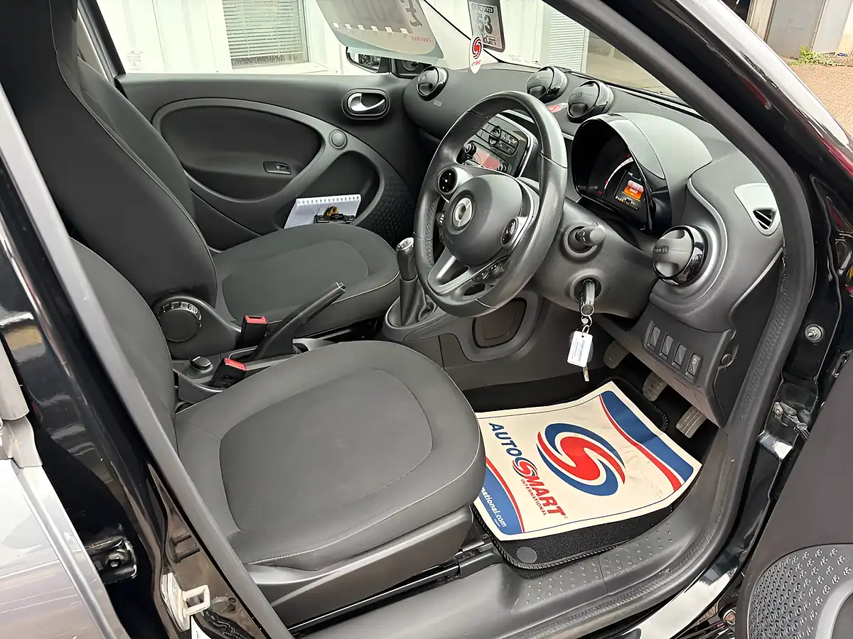 Used 2018 Smart Forfour Passion Black - Interior and Exterior details 12
