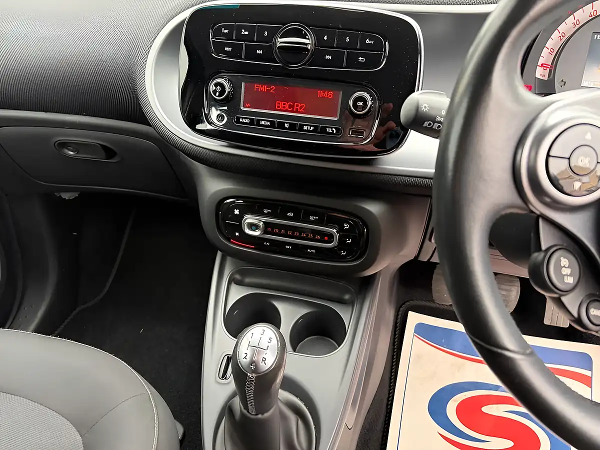 Used 2018 Smart Forfour Passion Black - Interior and Exterior details 13