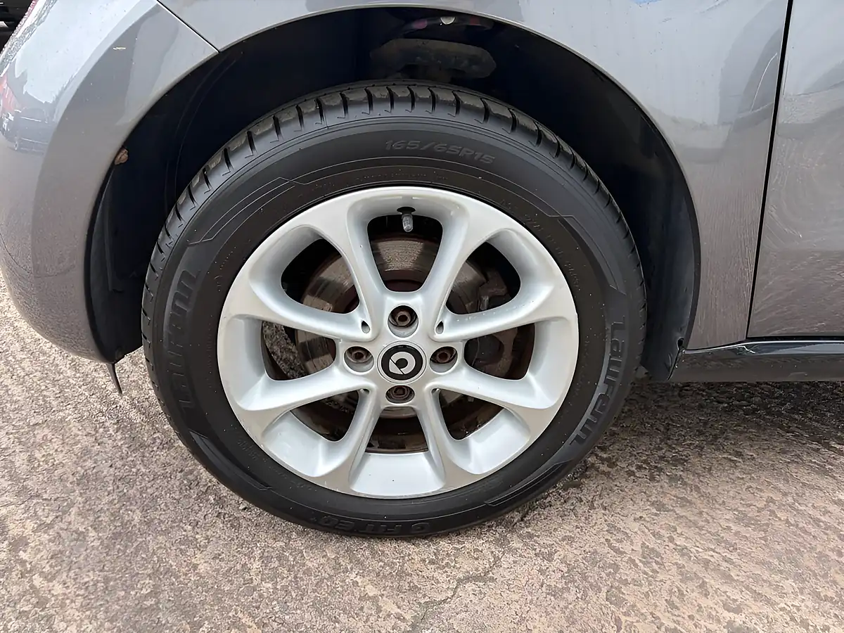 Used 2018 Smart Forfour Passion Black - Interior and Exterior details 3