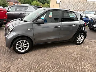 Used 2018 Smart Forfour Passion Black - Interior and Exterior details 5