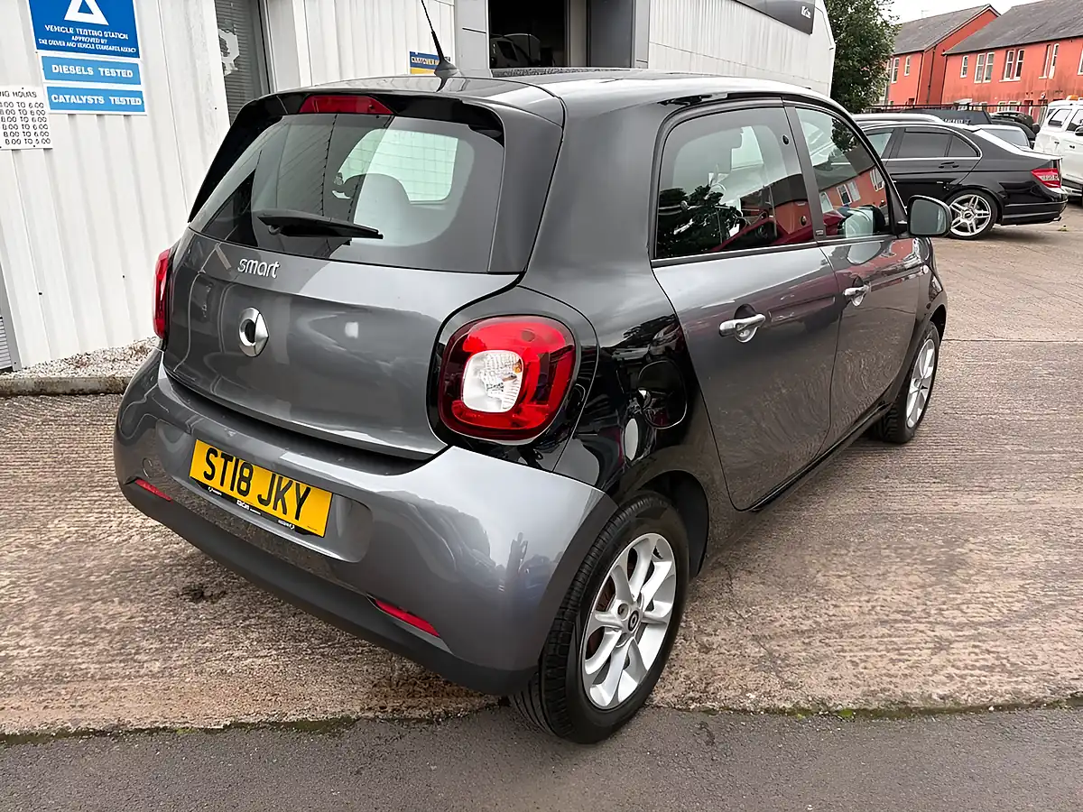 Used 2018 Smart Forfour Passion Black - Interior and Exterior details 8