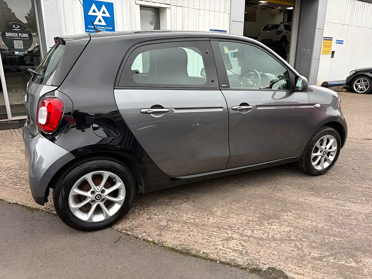 Used 2018 Smart Forfour Passion Black - Interior and Exterior details 9