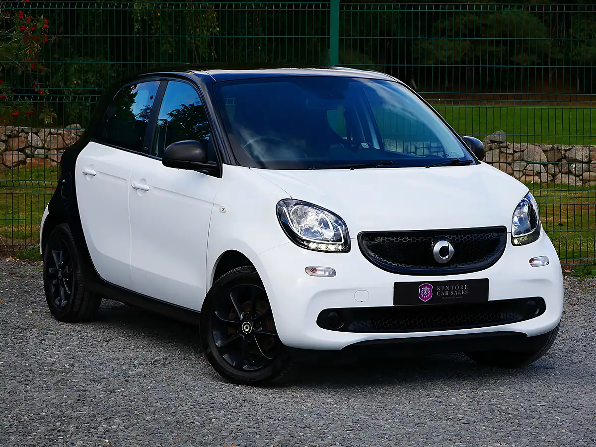 Used 2018 Smart Forfour Passion White / Black - Front View