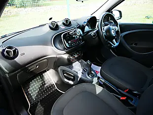 Used 2018 Smart Forfour Passion White / Black - Interior and Exterior details 10