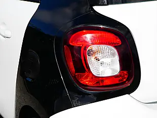 Used 2018 Smart Forfour Passion White / Black - Interior and Exterior details 15