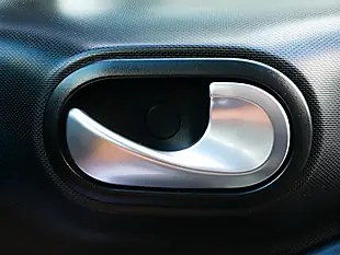 Used 2018 Smart Forfour Passion White / Black - Interior and Exterior details 16