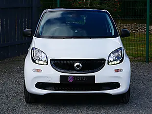 Used 2018 Smart Forfour Passion White / Black - Interior and Exterior details 3