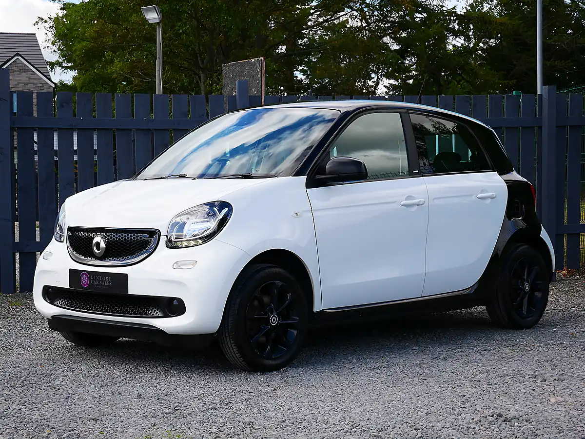 Used 2018 Smart Forfour Passion White / Black - Interior and Exterior details 4